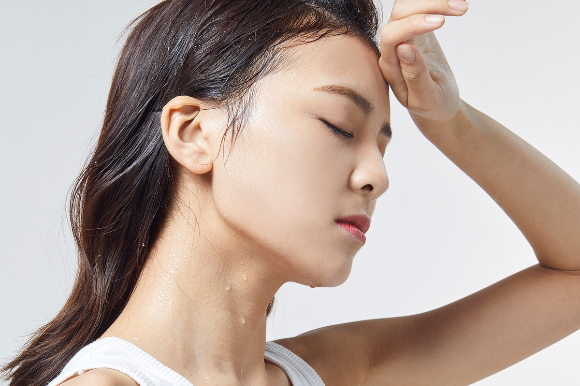 만약 평소 커피, 차, 음료를 물 대신 자주 마시는 데 탈수 증상이 찾아오는 경우 만성탈수를 의심해야 한다./사진=이미지투데이