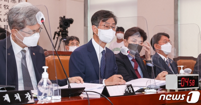 최재해 감사원장이 22일 서울 여의도 국회에서 열린 법제사법위원회 전체회의에서 의원 질의에 답변하고 있다. (공동취재) 2022.8.22/뉴스1 ⓒ News1 유승관 기자