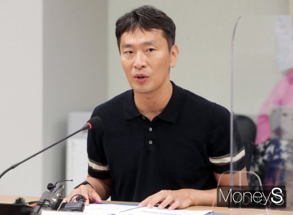 이복현 금감원장이 30일 서울 마포구 프론트원에서 진행된 금융감독원, 빅테크·핀테크업계 CEO 간담회에 참석, 발언을 하고 있다./사진=임한별 기자