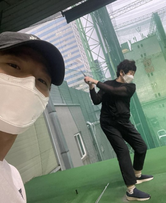 가수 김종국이 어머니와의 훈훈한 일상을 공유했다. /사진=김종국 인스타그램
