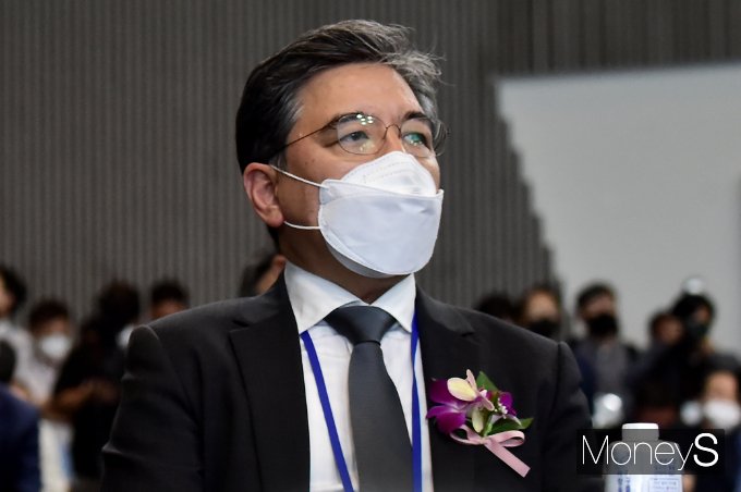 장재훈 현대차 사장이 국내 최대 규모의 수소 산업 전문 전시회 ‘H2 MEET 2022’에 참석해 넥쏘 후속작과 3세대 연료전지 출시에 대한 계획을 설명했다. 사진은 ‘H2 MEET 2022’ 행사에 참석한 장재훈 현대차 사장. /사진=임한별 기자