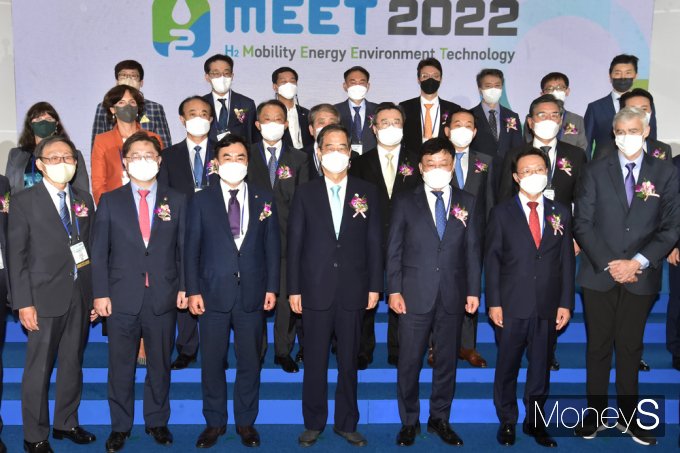 [머니S포토] 국내 최대규모 수소산업 전시 'H2 MEET 2022' 개막