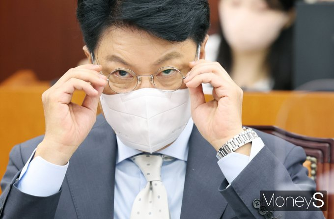 장제원 국민의힘 의원이 최근 사태에 대해 책임을 가지고 윤석열 정부의 임명직을 맡지 않겠다고 밝혔다. 사진은 지난달 28일 서울 여의도 국회에서 열린 행정안전위원회 전체회의에 참석한 장 의원. /사진=임한별 기자