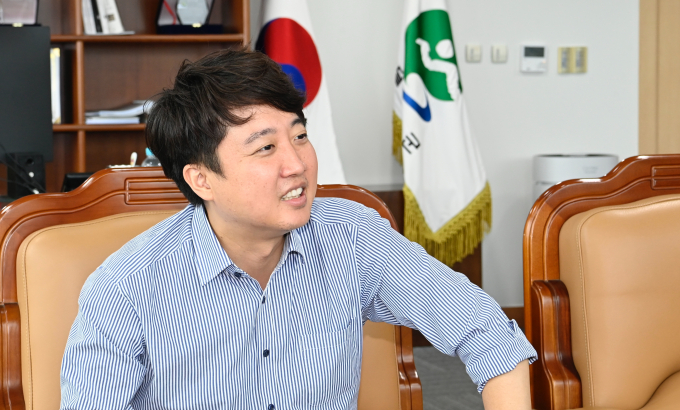 경찰이 이준석 전 국민의힘 대표의 출석을 요구했다. 사진은 지난달 29일 대구 달성군의회를 방문한 이 대표의 모습. /사진=뉴스1
