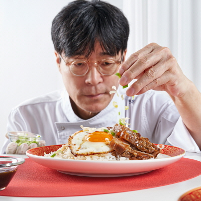 박찬일 셰프가 도시미식탐험 홍콩에서 돼지고기 덮밥 레시피를 제안한다. /사진=현대백화점