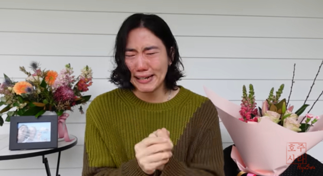호주사라의 남편 현이 그의 부고 소식을 알리고 있다. /사진=유튜브 채널 '호주사라' 캡처