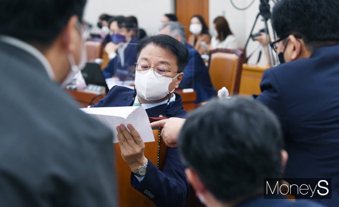 [머니S포토] 국회 법사위, 종부세법 완하 법안 통과
