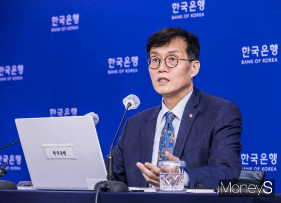 [이기자의 친절한 금융] 원/달러 환율 1375원… '외환보유액' 문제 없나