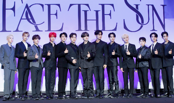 그룹 세븐틴이 리패키지 앨범 '섹터 17'(SECTOR 17)을 통해 일본 팬들의 마음을 훔치고 있다. 사진은 세븐틴 모습. /사진=뉴스1