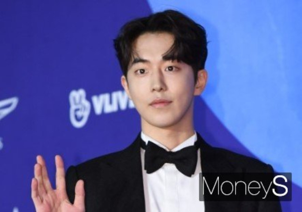 배우 남주혁이 영화 '리멤버'로 본격적인 활동 재개에 나섰다. 사진은 지난 2019년 1월 서울 강남구 삼성동 코엑스에서 열린 '제55회 백상예술대상' 레드카펫 행사에 참석한 배우 남주혁. /사진=장동규 기자
