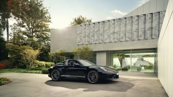포르쉐 디자인 창립 50주년을 기념한 '911 에디션 50주년 포르쉐 디자인'이 국내에 출시된다. /사진=포르쉐 코리아