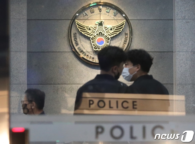 서울경찰청 반부패·공공범죄수사대가 17일 오전 10시께 이 전 대표를 피의자 신분으로 소환해 밤 10시까지 조사했다. 이 전 대표는 밤 10시5분께 차를 타고 서울경찰청을 빠져나갔다. 사진은 이날 서울 마포구 서울경찰청 반부패·공공범죄수사대 모습. 2022.9.17/뉴스1 ⓒ News1 송원영 기자