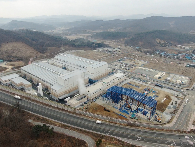 포스코케미칼과 OCI가 배터리용 중간 음극재 '피치' 국산화에 나선다. 사진은 포스코케미칼 음극재공장 전경. /사진=머니투데이(포스코케미칼 제공)
