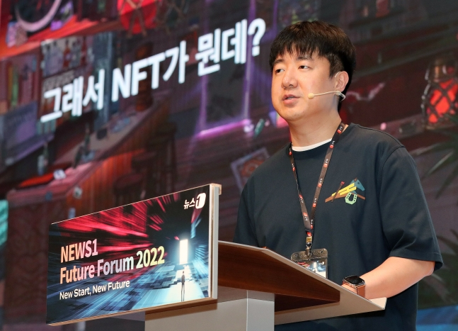 그룹 레인보우 출신 지숙의 남편이자 프로그래머 출신 사업가 이두희 측이 최대 주주이자 최고기술책임자로 있는 국내 NFT 기업 메타콩즈 임직원 임금 미지급 관련 2차 공식 입장을 냈다. 사진은 지난 5월25일서울 중구 대한상공회의소에서 열린 뉴스1 미래포럼 2022에서 'NFT시장·NFT커뮤니티를 일군다-메타콩즈·지릴라·실타래'를 주제로 강연에 나선 메타콩즈 최고기술책임자(CTO). /사진=뉴스1