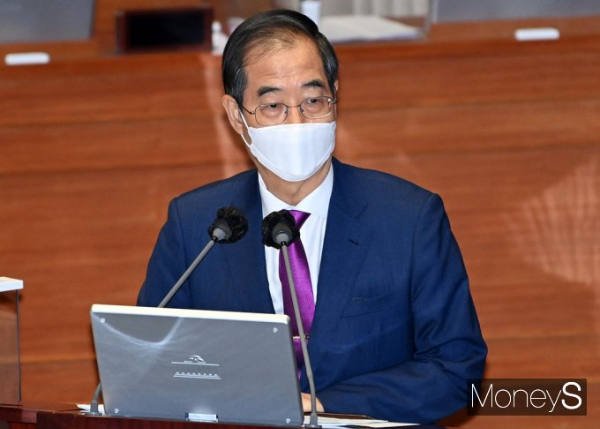 한덕수 국무총리가 21일 '인플레이션 감축법'(IRA)과 관련해 "(한·미 정상이) 논의하시리라고 예상한다"고 밝혔다. 사진은 이날 서울 여의도 국회 본관 본회의장에서 열린 경제분야 대정부질문에서 질의를 받고 있는 한 총리. /사진=임한별 기자