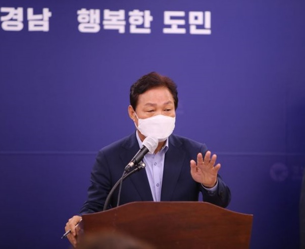 박완수 경남지사가 19일 도청 프레스센터에서 '부울경 특별연합' 관련, 기자회견을 열고 있다./사진=경남도 제공