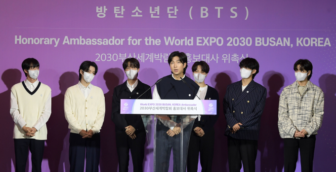‘2030부산세계박람회’ 홍보대사로 위촉된 BTS(방탄소년단) RM이 지난 7월19일 서울 용산 하이브에서 소감을 말하고 있다. /사진=뉴시스(공동취재사진)