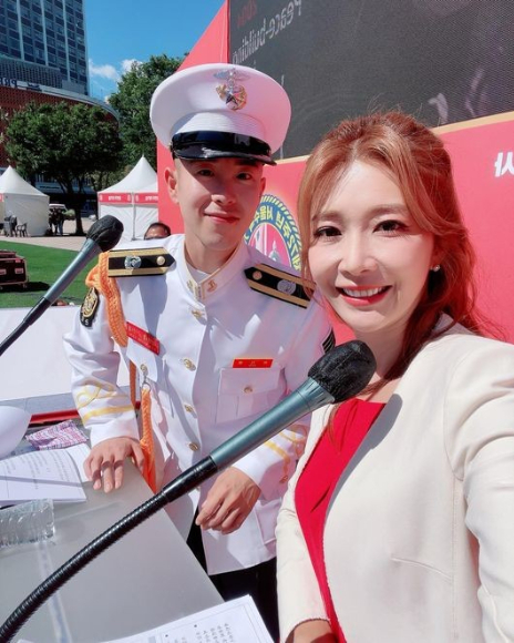 방송인 이정민이 해병대 행사에서 만난 가수 겸 배우 피오와의 사진을 공개했다./사진=이정민 인스타그램