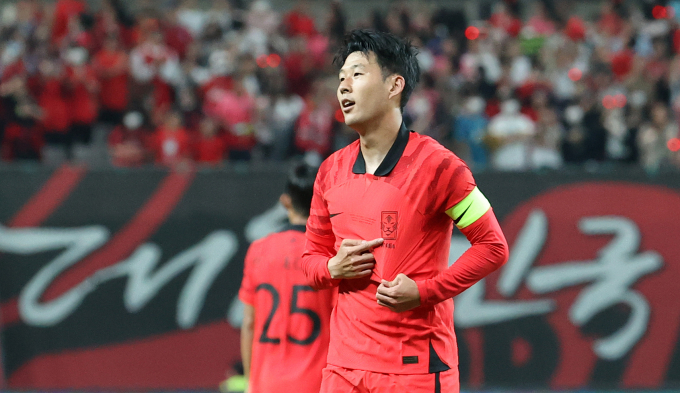 한국 축구대표팀이 카메룬과의 평가전에서 손흥민의 선취골에 힘입어 1-0으로 승리했다. 사진은 손흥민이 27일 카메룬전에서 선취골을 기록한 뒤 세리머니 하는 모습. /사진=뉴시스