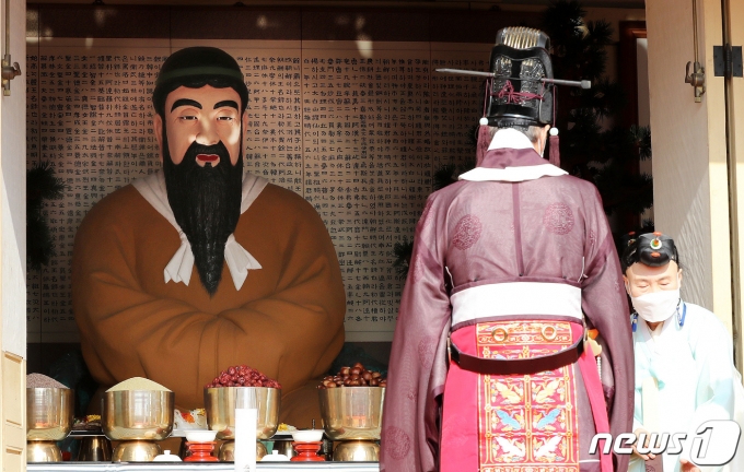 음력 개천절인 17일 오전 서울 종로구 사직단 내 단군성전에서 개천절 대제전이 엄수되고 있다. 2020.11.17/뉴스1 ⓒ News1 박지혜 기자