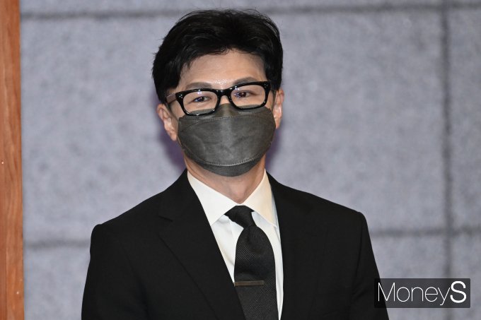 경찰이 한동훈 법무부 장관 '퇴근길 스토킹' 고소 사건과 관련해 고소인 조사를 마쳤다. 사진은 지난달 27일 서울 종로구 헌법재판소에서 열린 '검수완박(검찰 수사권 완전 박탈)'법 관련 공개 변론 참석하고 있는 한 장관. /사진=임한별 기자