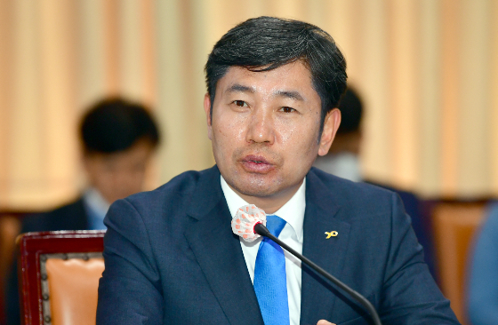 국토안전관리원이 교육 강사를 선정하는 과정에서 강사선정 위원들이 강사로 선정돼 '셀프 선정'이라는 지적이다. 사진은 조오섭 더불어민주당 의원. /사진=뉴시스 
