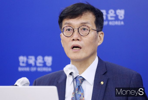 이창용 한국은행 총재가 지난달 25일 서울 중구 세종대로 기자실에서 기자 간담회를 열고 발언을 하는 모습./사진=임한별 기자 