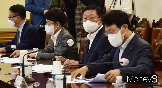 [머니S포토] 금감원 업무혁신 로드맵 경청하는 금융업계
