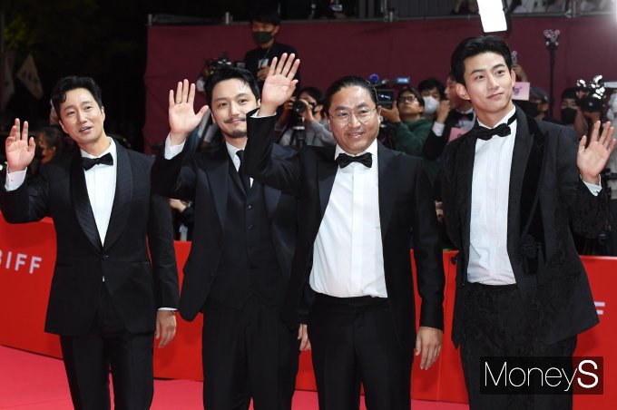 [머니S포토] 박해일·변요한·김한민·옥택연 'BIFF 찾은 한산 주역들'
