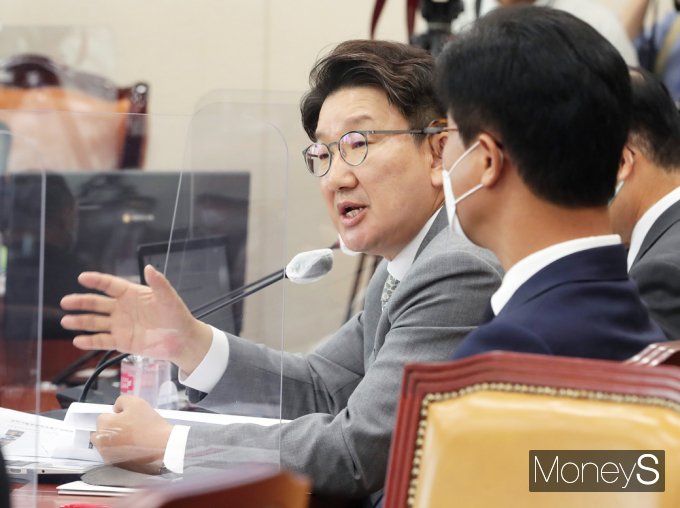 [머니S포토] 2022 과방위 국감, 질의하는 與 권성동