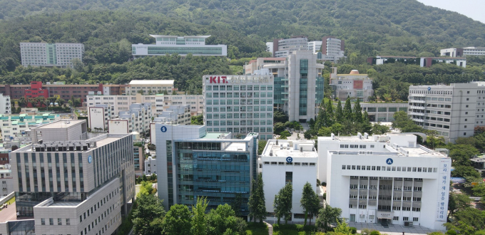 6일 마감한 2023학년도 수시 1차 모집에서 경남정보대학교가 평균 6.96 대 1을 기록하며, 부산지역 전문대학 중 가장 많은 지원자가 몰렸다./사진=경남정보대