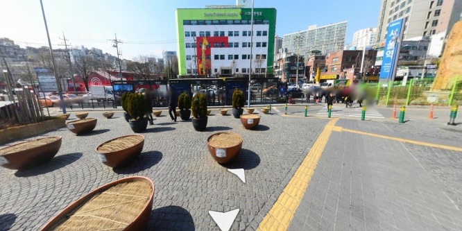 서울 용산구 서울역 공항철도 승강장 인근에서 노숙인끼리 술자리를 가지던 중 언쟁이 오갔고 한 노숙인이 동료 노숙인에게 흉기를 휘둘러 상해를 입힌 혐의로 경찰에 구속됐다. 사진은 사건이 발생한 서울 중구 서울역 15번 출구. /사진=네이버지도 거리뷰