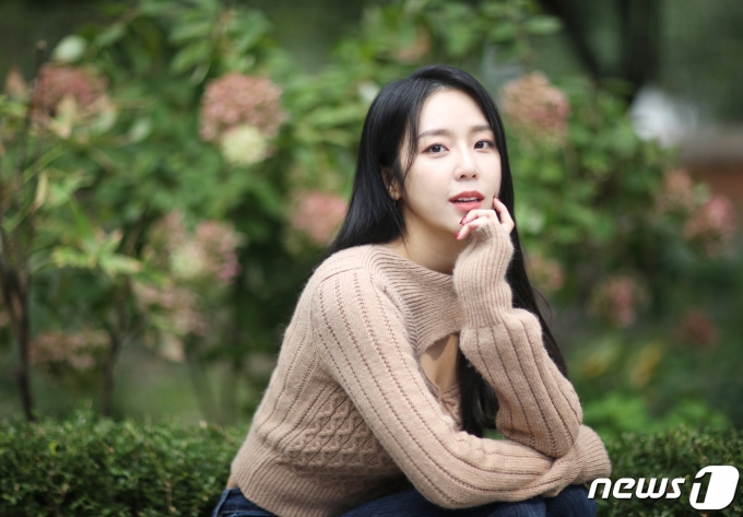 [사진] '수리남' 사모님 김예원, 가을에 핀 꽃