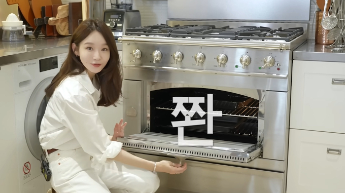 다비치 멤버 강민경이 새로 설치한 가스레인지를 소개했다. /사진=강민경 유튜브 캡처