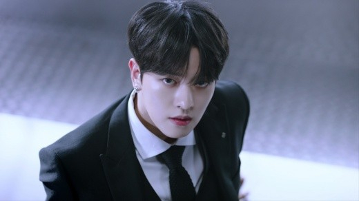 사생활 논란에 휩싸인 그룹 원어스 레이븐(본명 김영조·27)이 활동을 중단한다. /사진=RBW 제공