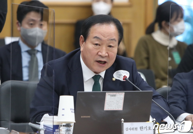 한기호 국민의힘 의원이 20일 오후 충남 계룡대에서 열린 국회 국방위의 육군본부에 대한 국정감사에서 발언하고 있다.  ⓒ News1 김기남 기자
