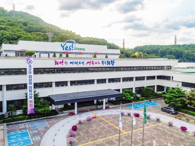 의왕시는 교통혼잡 완화 및 교통환경 개선사업 투자재원확보, 자발적인 교통수요 절감 노력을 유도하기 위해 2022년 교통유발부담금을 부과했다고 21일 밝혔다. / 사진제공=의왕시