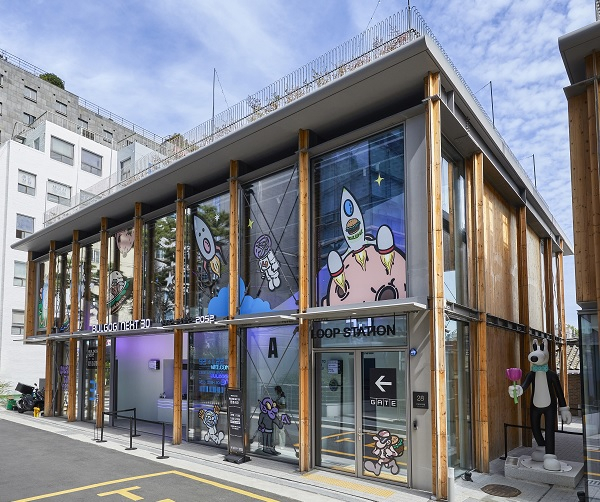 롯데리아가 처음으로 선보인 팝업스토어가 뜨거운 관심을 받았다. 사진은 서울시 종로구 익선동에 위치한 롯데리아 불고기버거 출시 30주년 기념 팝업스토어./사진제공=롯데GRS