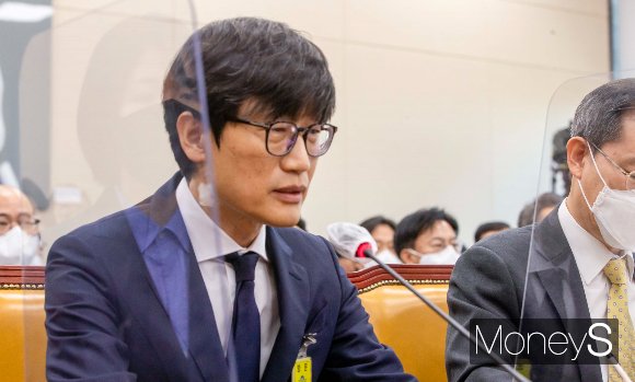 이해진 네이버 글로벌투자책임(GIO)이 24일 국회 과방위 국감에 출석, SK C&C 판교 인터넷데이터센터(IDC) 화재로 시작된 자사 서비스 장애 사태에 대해 고개를 숙였다. /사진=장동규 기자 