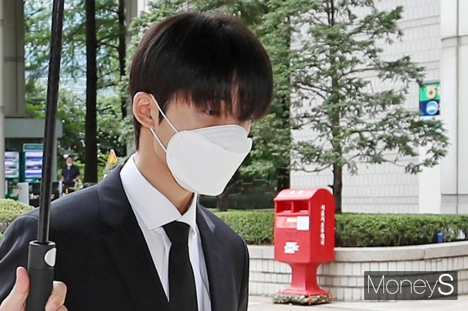 사진은 지난해 8월27일 서울 서초구 중앙지방법원에서 열린 마약류관리에관한법률위반 등 1회 공판에 출석한 그룹 아이콘 전 멤버 비아이(본명 김한빈). /사진=임한별 기자