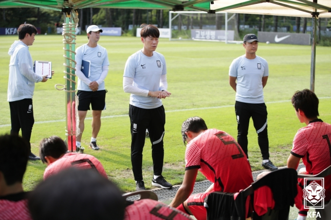 19세 이하 남자 축구 대표팀이 다음달 우즈베키스탄과 두 차례 원정 평가전을 치른다. 사진은 김은중 19세 이하 남자 축구 대표팀 감독. 