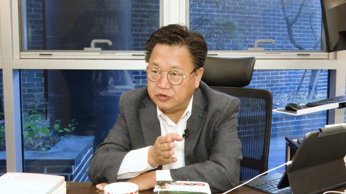  존 리 전 대표 사태 후 재건 중인 메리츠자산운용이 매각설에 휩싸였다./사진=뉴스1