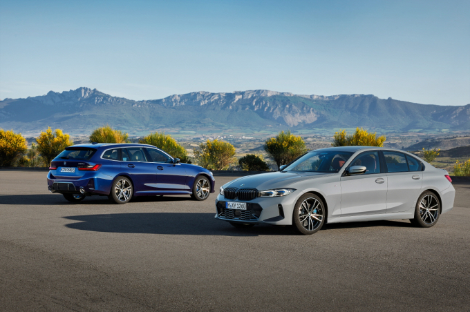 BMW 코리아가 뉴 3시리즈 세단(앞)과 뉴 3시리즈 투어링을 국내에 선보인다. /사진=BMW 코리아