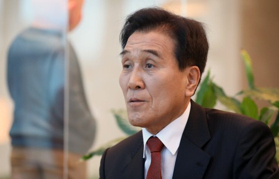 김지완 BNK금융지주 회장이 조기 사임했다. 사진은 김 회장/사진=BNK금융 