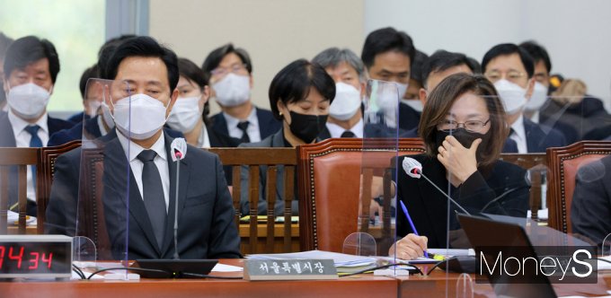 [머니S포토] 이태원 할로윈 참사 안전관리 질의받는 오세훈·박희영