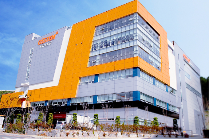 오스템임플란트가 국내외에서 늘어나는 제품 수요에 대응하기 위해 부산에 제2 공장을 증설한다. 사진은 부산에 위치한 오스템임플란트 오렌지타워 전경./사진=오스템임플란트