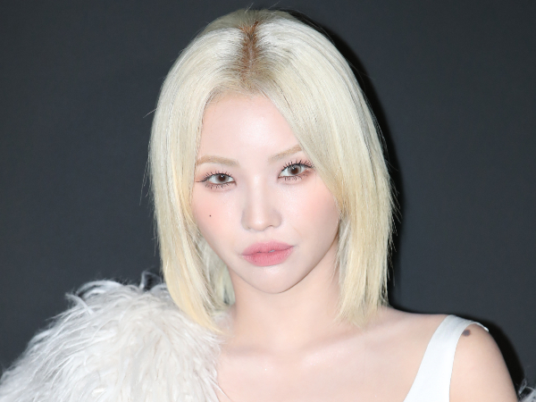 그룹 (여자)아이들 멤버 전소연이 남다른 천재력을 과시했다. 사진은 지난달 11일 서울 종로구 광화문 육조광장에서 열린 ‘2023 S/S 서울패션위크’ 아미(AMI) 패션쇼에서 포즈를 취한 전소연. /사진=뉴스1