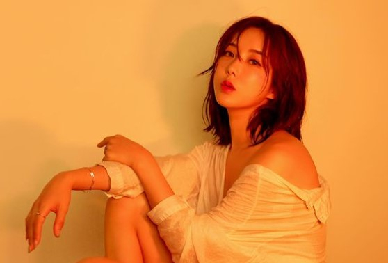 MBN '돌싱글즈3' 출연자 이소라가 전남편과의 이혼에 대해 입장을 밝혔다. /사진=이소라 인스타그램