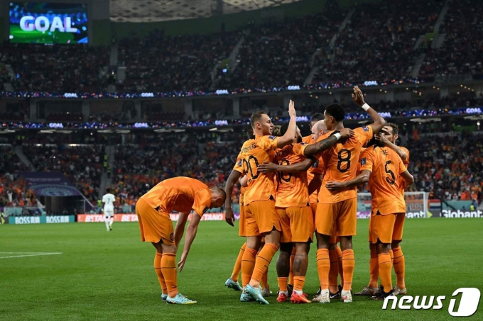 2022 국제축구연맹(FIFA) 첫 경기에서 승리한 네덜란드. ⓒ AFP=뉴스1