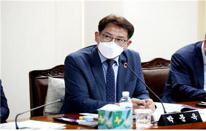 전라남도의회 박문옥 의원(더불어민주당, 목포3)이 대표 발의한 '전라남도 다중운집행사 안전관리에 관한 조례안'이 22일 안전건설소방원회 심의를 통과했다. /전남도의회 